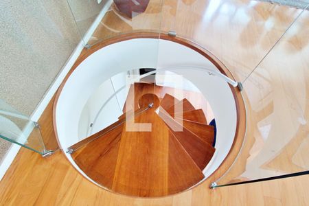 Apartamento à venda com 366m², 3 quartos e 4 vagas Apartamento à venda com 366m², 3 quartos e 4 vagasCobertura