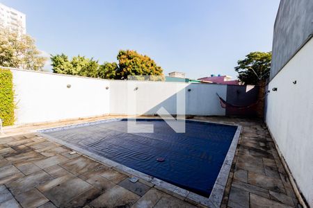 Casa à venda com 320m², 3 quartos e 5 vagas Casa à venda com 320m², 3 quartos e 5 vagasPiscina