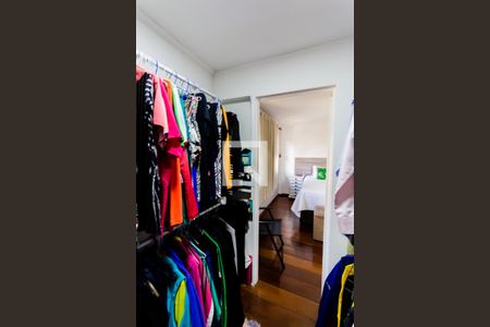 Casa à venda com 320m², 3 quartos e 5 vagas Casa à venda com 320m², 3 quartos e 5 vagasCloset