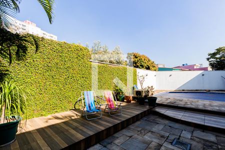 Casa à venda com 320m², 3 quartos e 5 vagas Casa à venda com 320m², 3 quartos e 5 vagasPiscina