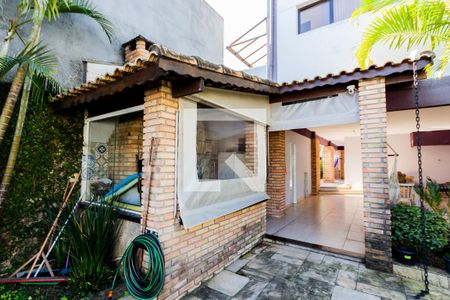 Casa à venda com 320m², 3 quartos e 5 vagas Casa à venda com 320m², 3 quartos e 5 vagasQuintal