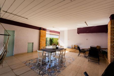 Casa à venda com 320m², 3 quartos e 5 vagas Casa à venda com 320m², 3 quartos e 5 vagasQuintal