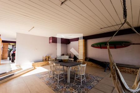 Casa à venda com 320m², 3 quartos e 5 vagas Casa à venda com 320m², 3 quartos e 5 vagasQuintal