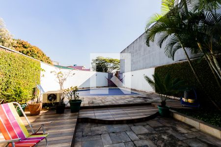 Casa à venda com 320m², 3 quartos e 5 vagas Casa à venda com 320m², 3 quartos e 5 vagasPiscina