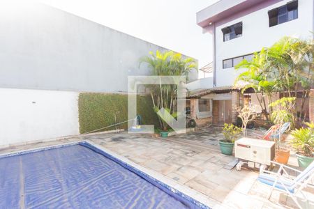 Casa à venda com 320m², 3 quartos e 5 vagas Casa à venda com 320m², 3 quartos e 5 vagasPiscina