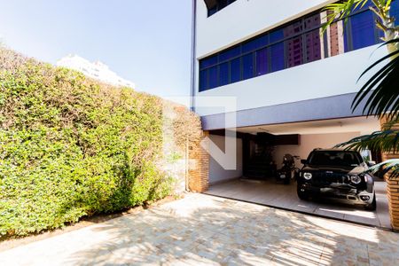 Casa à venda com 320m², 3 quartos e 5 vagas Casa à venda com 320m², 3 quartos e 5 vagasGaragem