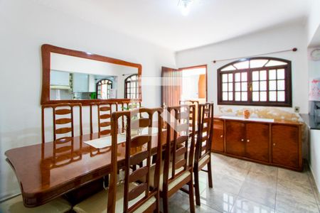 Casa à venda com 150m², 3 quartos e 3 vagas Casa à venda com 150m², 3 quartos e 3 vagasCopa