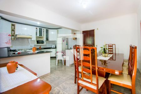 Casa à venda com 150m², 3 quartos e 3 vagas Casa à venda com 150m², 3 quartos e 3 vagasCopa