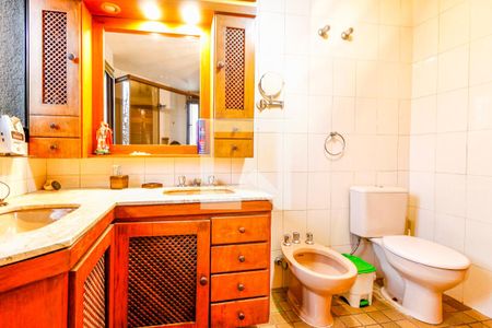 Apartamento à venda com 135m², 3 quartos e 2 vagas Apartamento à venda com 135m², 3 quartos e 2 vagasBanheiro Suíte