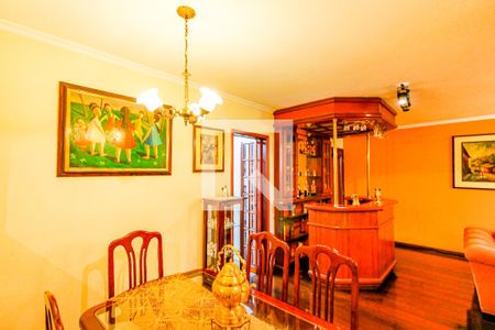 Apartamento à venda com 135m², 3 quartos e 2 vagas Apartamento à venda com 135m², 3 quartos e 2 vagasSala de jantar