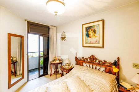 Apartamento à venda com 135m², 3 quartos e 2 vagas Apartamento à venda com 135m², 3 quartos e 2 vagasSuíte