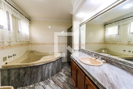 Apartamento à venda com 320m², 4 quartos e 4 vagasBanheiro Suíte 2