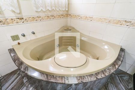 Apartamento à venda com 320m², 4 quartos e 4 vagasBanheiro Suíte 2