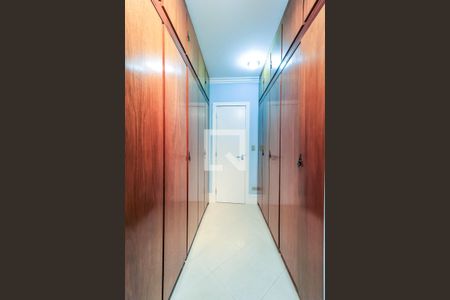 Apartamento à venda com 320m², 4 quartos e 4 vagasCloset Suíte 2