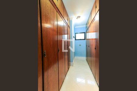 Apartamento à venda com 320m², 4 quartos e 4 vagasCloset Suíte 2