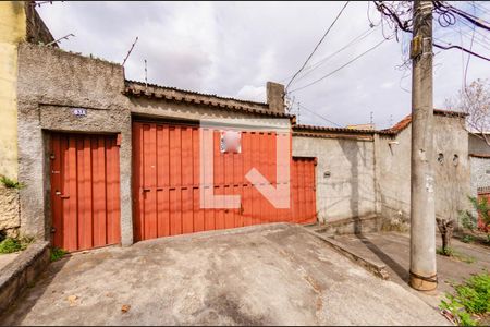 Casa à venda com 460m², 2 quartos e 2 vagasFachada