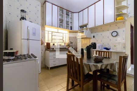 Casa à venda com 350m², 4 quartos e 4 vagasCozinha