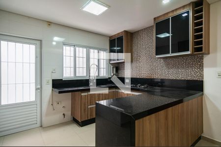 Casa à venda com 180m², 3 quartos e 2 vagas Casa à venda com 180m², 3 quartos e 2 vagasCozinha