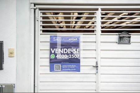 Casa à venda com 180m², 3 quartos e 2 vagas Casa à venda com 180m², 3 quartos e 2 vagasPlaquinha