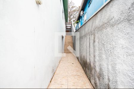 Casa à venda com 180m², 3 quartos e 2 vagas Casa à venda com 180m², 3 quartos e 2 vagasEscadas