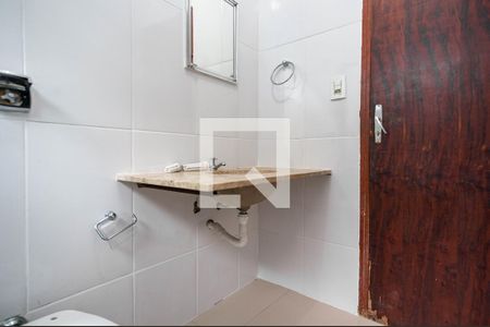 Casa à venda com 180m², 3 quartos e 2 vagas Casa à venda com 180m², 3 quartos e 2 vagasBanheiro