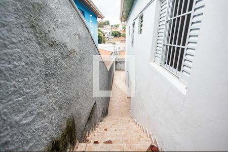 Casa à venda com 180m², 3 quartos e 2 vagas Casa à venda com 180m², 3 quartos e 2 vagasEscadas