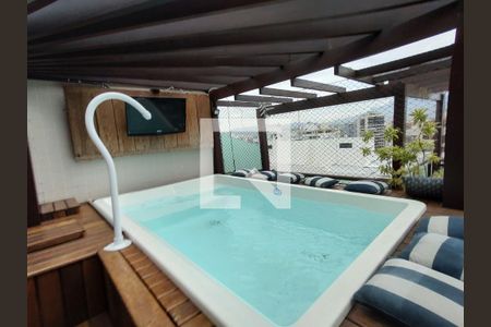 Apartamento à venda com 185m², 2 quartos e 1 vaga Apartamento à venda com 185m², 2 quartos e 1 vagaPiscina