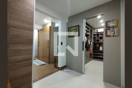 Apartamento à venda com 185m², 2 quartos e 1 vaga Apartamento à venda com 185m², 2 quartos e 1 vagaCloset da suíte