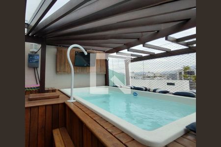 Apartamento à venda com 185m², 2 quartos e 1 vaga Apartamento à venda com 185m², 2 quartos e 1 vagaPiscina