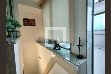 Apartamento à venda com 185m², 2 quartos e 1 vaga Apartamento à venda com 185m², 2 quartos e 1 vagaEscada