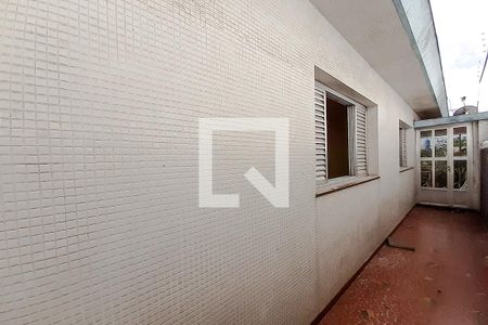 Casa à venda com 420m², 2 quartos e 1 vaga Casa à venda com 420m², 2 quartos e 1 vagaQuintal