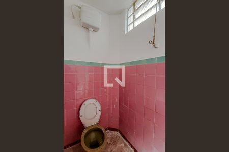 Casa à venda com 420m², 2 quartos e 1 vaga Casa à venda com 420m², 2 quartos e 1 vagaBanheiro de serviço