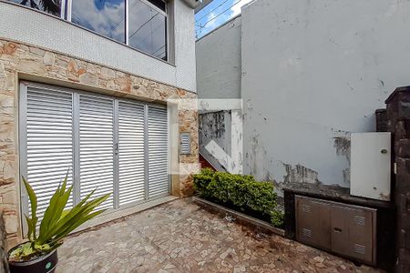 Casa à venda com 420m², 2 quartos e 1 vaga Casa à venda com 420m², 2 quartos e 1 vagaEntrada