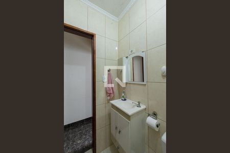 Casa à venda com 129m², 3 quartos e 2 vagas Casa à venda com 129m², 3 quartos e 2 vagasBanheiro Social