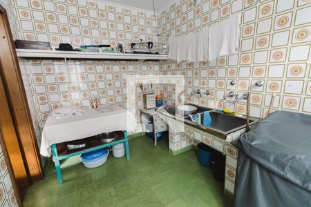 Casa à venda com 438m², 4 quartos e 4 vagas Casa à venda com 438m², 4 quartos e 4 vagasLavanderia