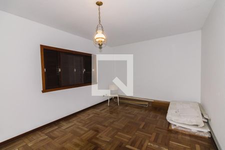 Casa à venda com 438m², 4 quartos e 4 vagas Casa à venda com 438m², 4 quartos e 4 vagasEdícula Quarto 2