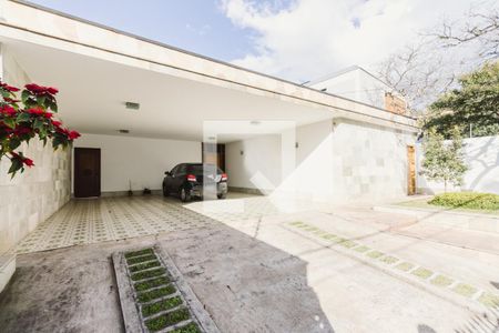 Casa à venda com 438m², 4 quartos e 4 vagas Casa à venda com 438m², 4 quartos e 4 vagasGaragem