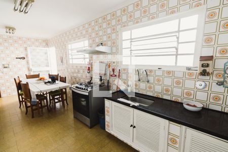 Casa à venda com 438m², 4 quartos e 4 vagas Casa à venda com 438m², 4 quartos e 4 vagasCozinha