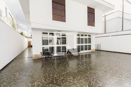 Casa à venda com 438m², 4 quartos e 4 vagas Casa à venda com 438m², 4 quartos e 4 vagasQuintal