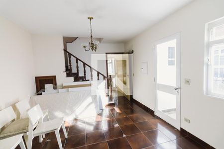 Casa à venda com 438m², 4 quartos e 4 vagas Casa à venda com 438m², 4 quartos e 4 vagasEdícula Sala