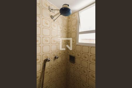 Casa à venda com 438m², 4 quartos e 4 vagas Casa à venda com 438m², 4 quartos e 4 vagasEdícula Banheiro Chuveiro