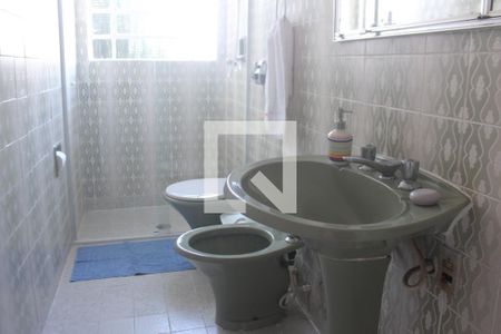 Casa à venda com 250m², 4 quartos e 2 vagasBanheiro da Suíte