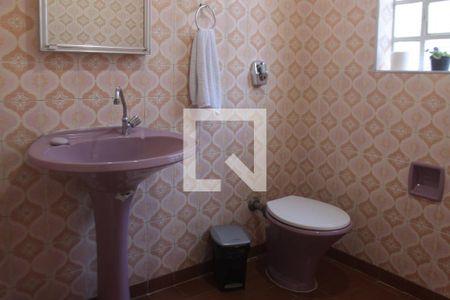 Casa à venda com 250m², 4 quartos e 2 vagasLavabo