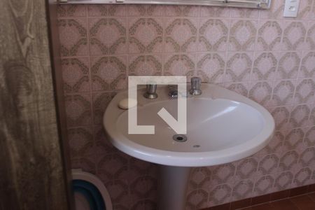 Casa à venda com 250m², 4 quartos e 2 vagasBanheiro do corredor