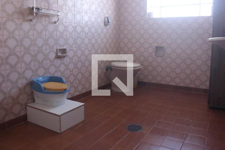 Casa à venda com 250m², 4 quartos e 2 vagasBanheiro do corredor