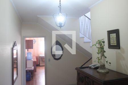 Casa à venda com 250m², 4 quartos e 2 vagasEscada