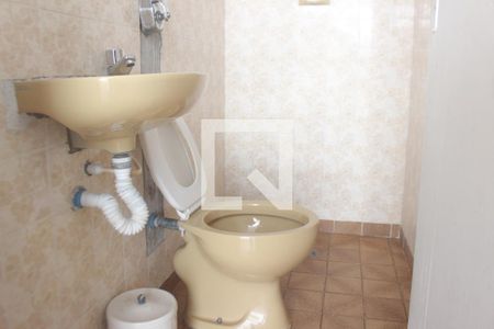 Casa à venda com 250m², 4 quartos e 2 vagasBanheiro dos Fundo