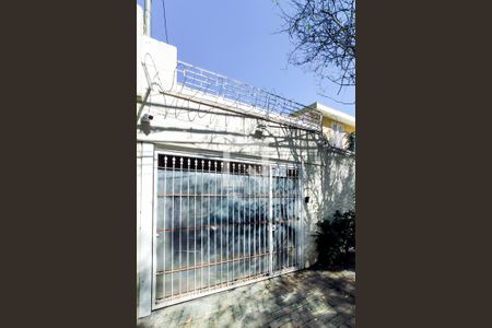 Casa à venda com 180m², 2 quartos e 1 vaga Casa à venda com 180m², 2 quartos e 1 vagaFachada