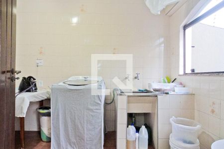 Casa à venda com 530m², 4 quartos e 6 vagas Casa à venda com 530m², 4 quartos e 6 vagasÁrea de Serviço