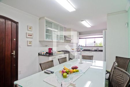 Casa à venda com 530m², 4 quartos e 6 vagas Casa à venda com 530m², 4 quartos e 6 vagasCozinha